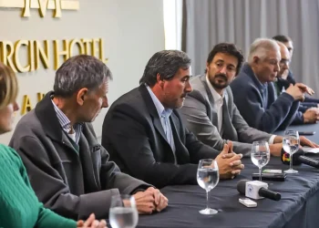 Acuerdo histórico para desarrollar obras de agua corriente en Cariló