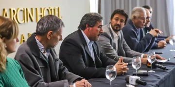 Acuerdo histórico para desarrollar obras de agua corriente en Cariló