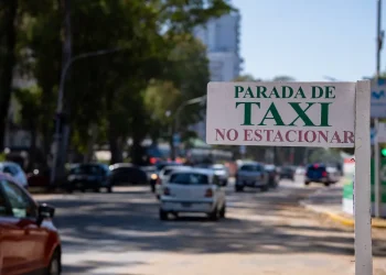 Taxis: analizan aplicar otro aumento en la tarifa del servicio