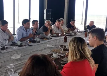 Intendentes peronistas, radicales y del PRO, en una reunión sin precedentes