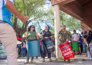 Villa Gesell protesta contra las medidas de ajuste de Javier Milei