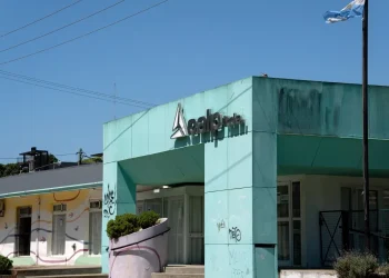 Vecinos impulsan marcha y amparo por los aumentos de la energía eléctrica