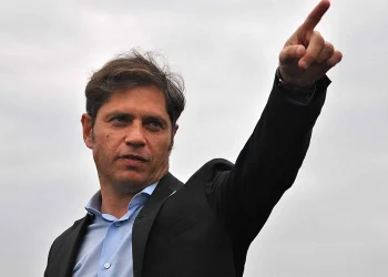 Kicillof firma múltiples convenios de cooperación con La Pampa