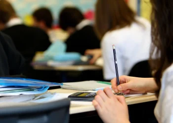 Colegios privados apoyan la eliminación de repitencia en las secundarias