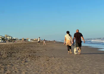 Turismo emisivo impacta la balanza de servicios y desafía a destinos locales