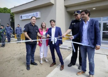 Kicillof inauguró un polo logístico y un escuadrón de caballería en Pinamar