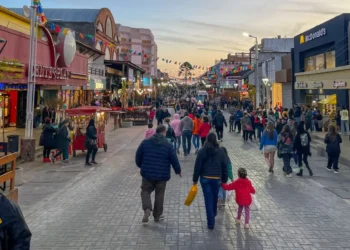 Villa Gesell lanzó una campaña para pedir el traslado del feriado del 12 de octubre