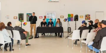 Municipio entregó 42 escrituras a familias pinamarenses