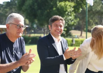 Kicillof visitó Villa Gesell y firmó convenios clave para salud y educación