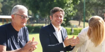 Kicillof visitó Villa Gesell y firmó convenios clave para salud y educación