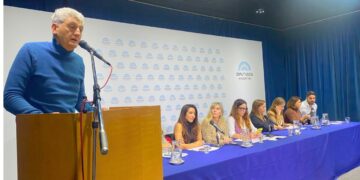 Zona Fría: intendentes llevaron firmas al Congreso contra la quita
